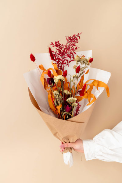 Strauß mit 12 Protea rot orange und Ekalyptus konserviert Handarbeit Trockenblum 